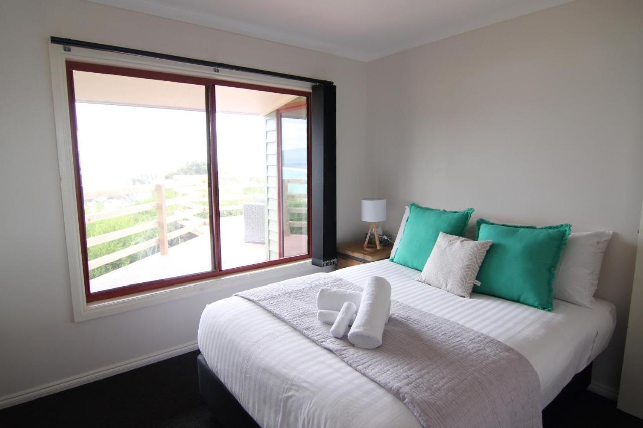 Dolphin Lookout Cottage - Amazing Views Of The Bay Of Fires Binalong Bay Extérieur photo