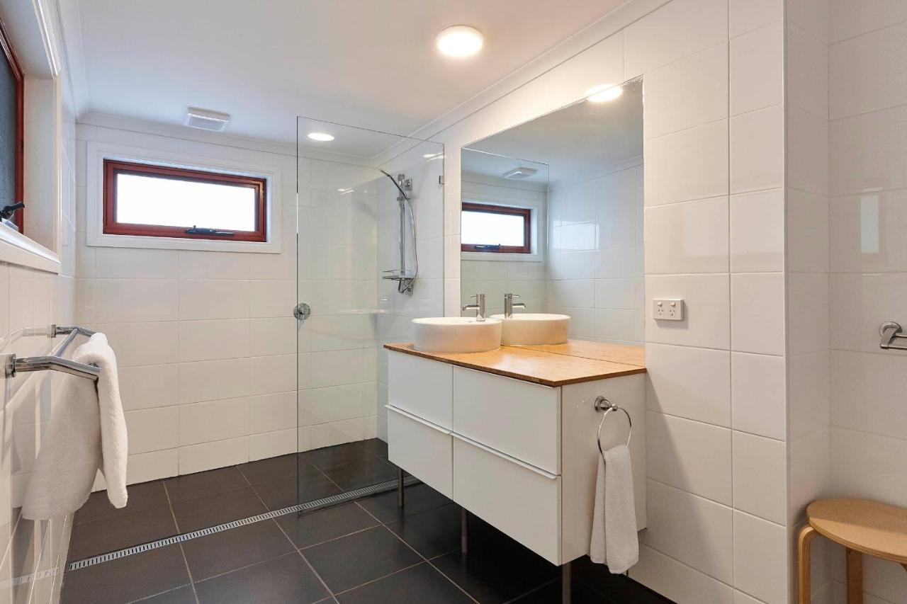 Dolphin Lookout Cottage - Amazing Views Of The Bay Of Fires Binalong Bay Extérieur photo