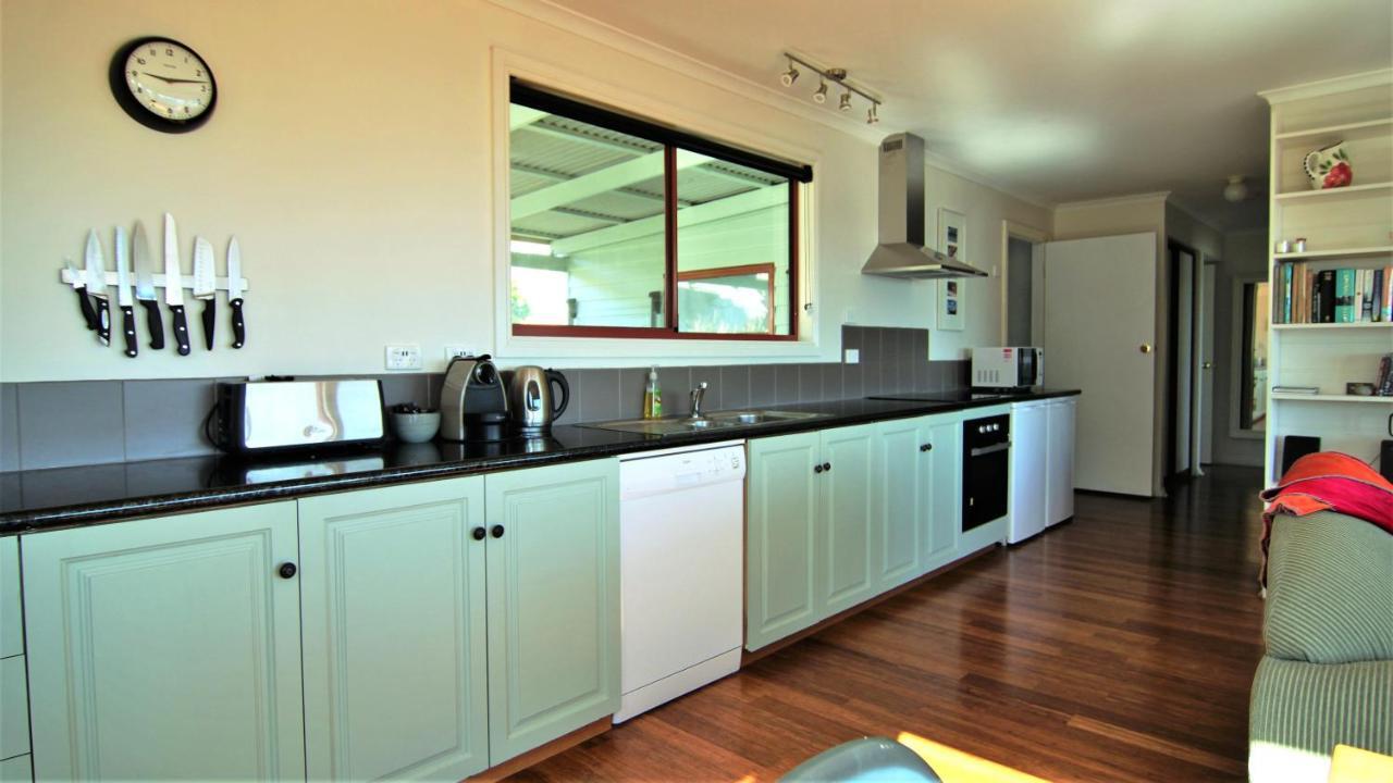 Dolphin Lookout Cottage - Amazing Views Of The Bay Of Fires Binalong Bay Extérieur photo
