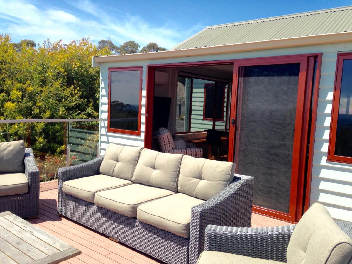 Dolphin Lookout Cottage - Amazing Views Of The Bay Of Fires Binalong Bay Extérieur photo