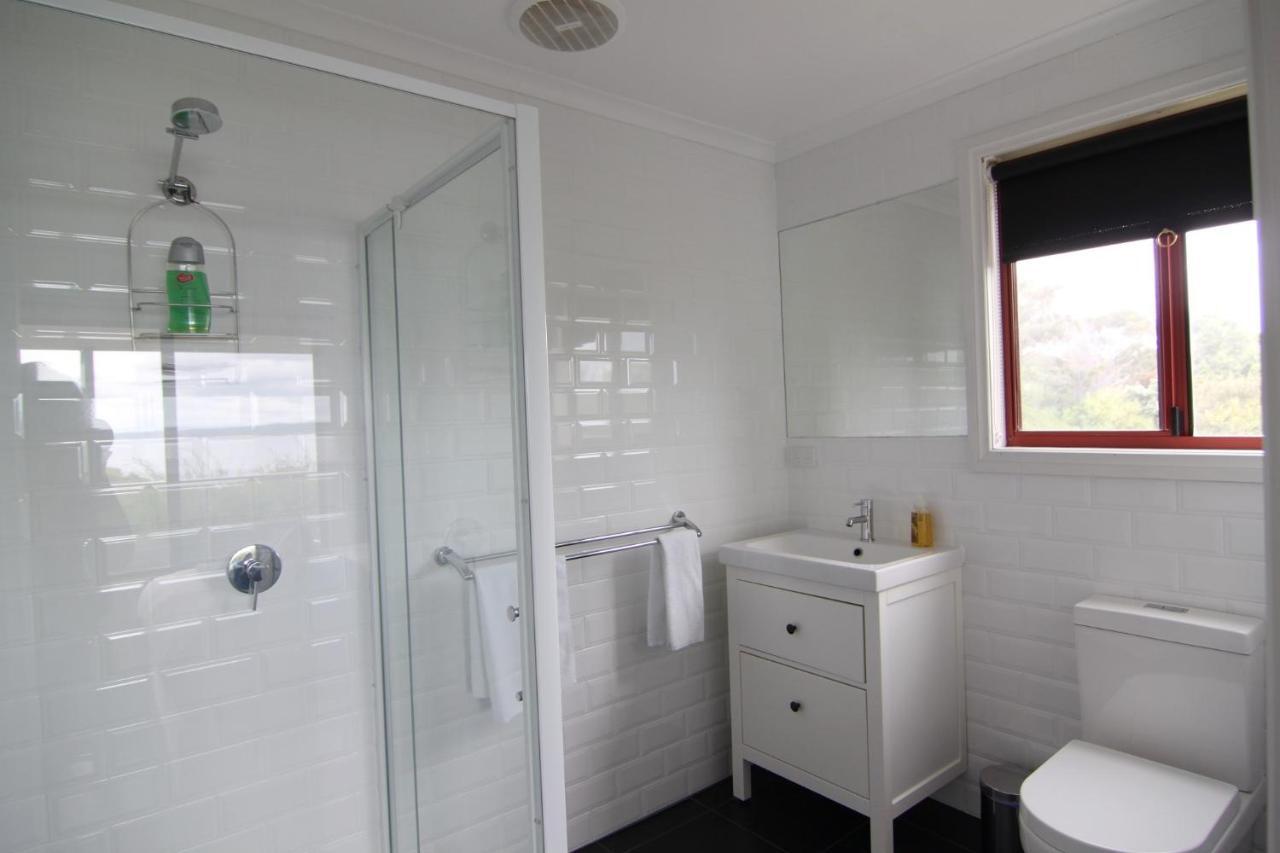 Dolphin Lookout Cottage - Amazing Views Of The Bay Of Fires Binalong Bay Extérieur photo