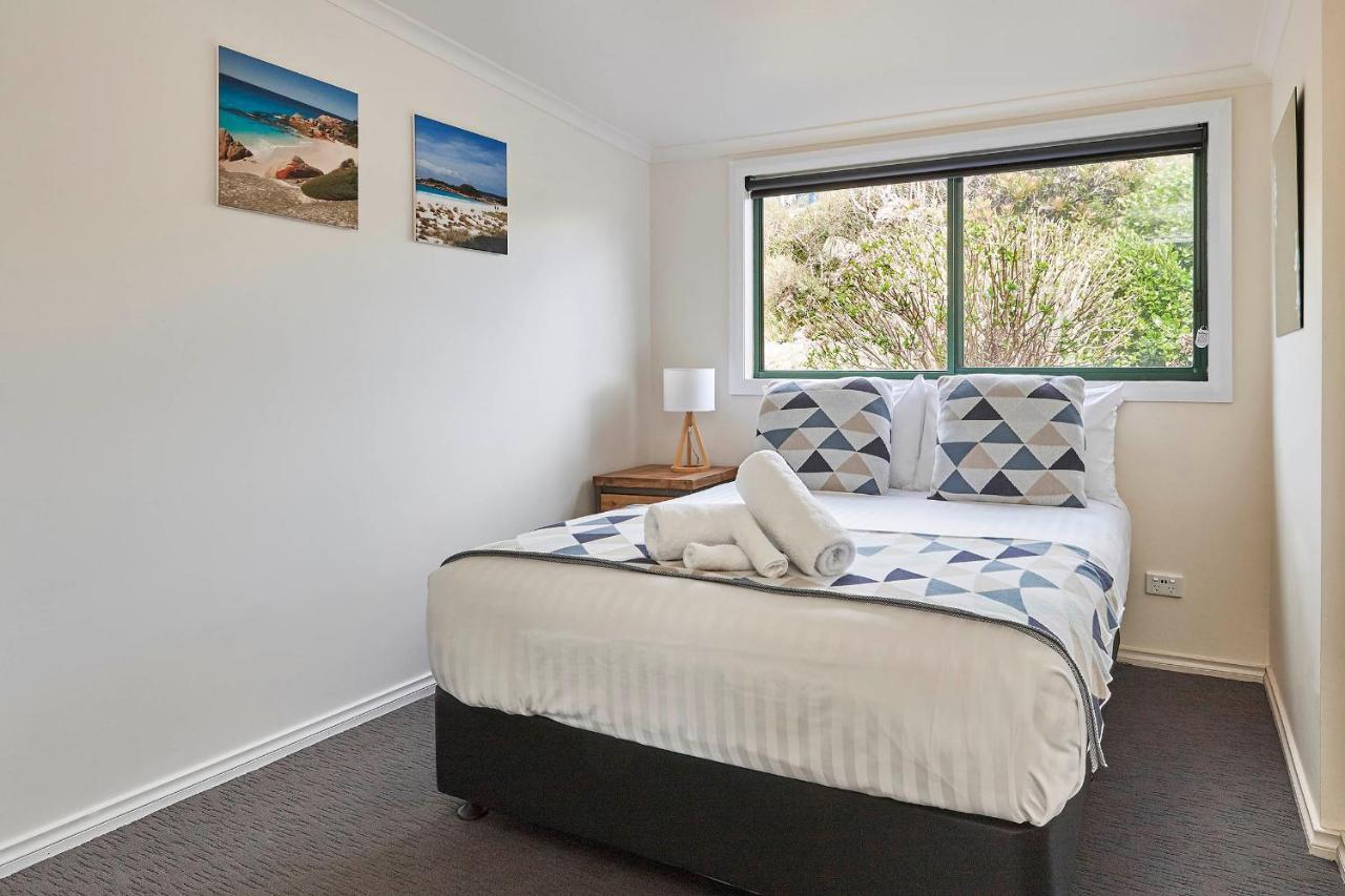 Dolphin Lookout Cottage - Amazing Views Of The Bay Of Fires Binalong Bay Extérieur photo